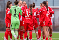 蛰伏 10 年！28 岁曼城后卫终圆德国女足梦：首秀遇弟弟眼神杀，欧洲杯创历史