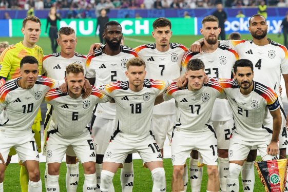 德国足球队员名单解析：新老交替中的阵容密码与足球传承 - 德国足球协会官方资讯