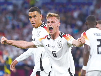 战术板：解析德国队6-0斯洛伐克的进攻密码