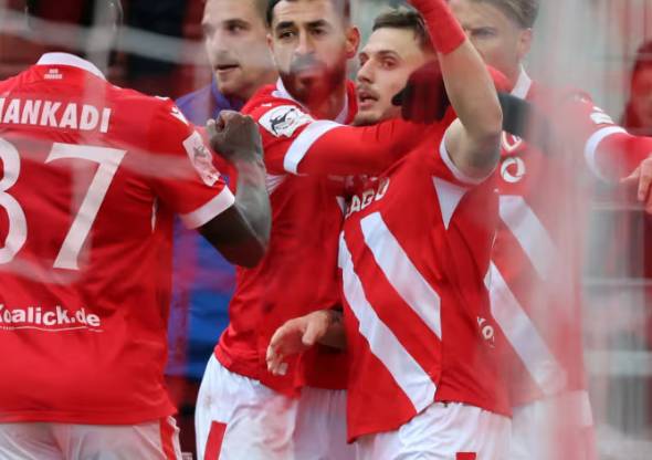 德丙半程冠军悬念拉满！四队争冠创近十年最刺激收官 科特布斯手握主动权