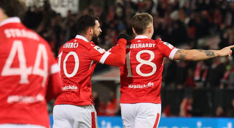 德丙半程冠军尘埃落定!科特布斯 2-2 逼平雷根斯堡 锁定头名迎冬歇 德丙半程冠军尘埃落定!科特布斯 2-2 逼平雷根斯堡 锁定头名迎冬歇