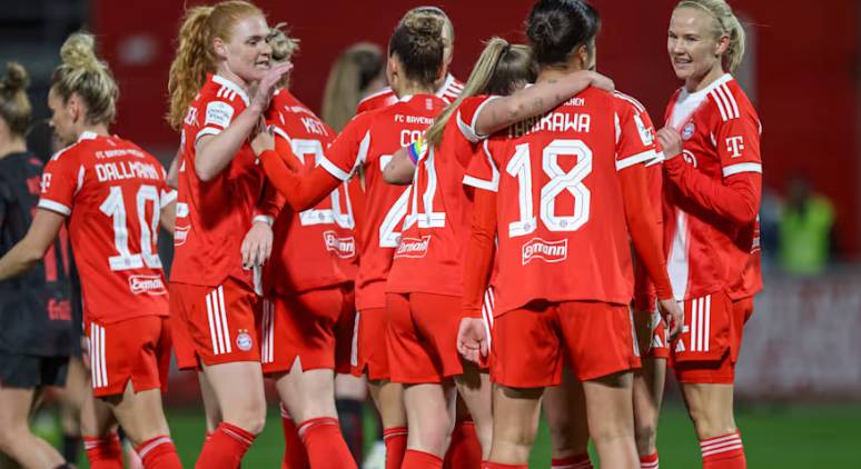 德甲第 14 轮收官:拜仁客场 3-0 大胜勒沃库森稳固榜首 狼堡 3-1 力克汉堡紧追不舍 德甲第 14 轮收官:拜仁客场 3-0 大胜勒沃库森稳固榜首 狼堡 3-1 力克汉堡紧追不舍