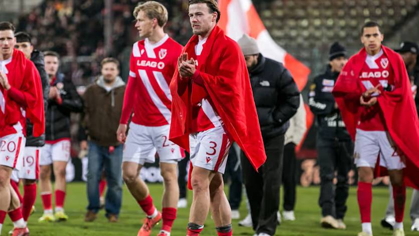 88.2% 升级率加持！科特布斯锁定德丙秋季冠军，队史首次登顶半程榜首剑指德乙